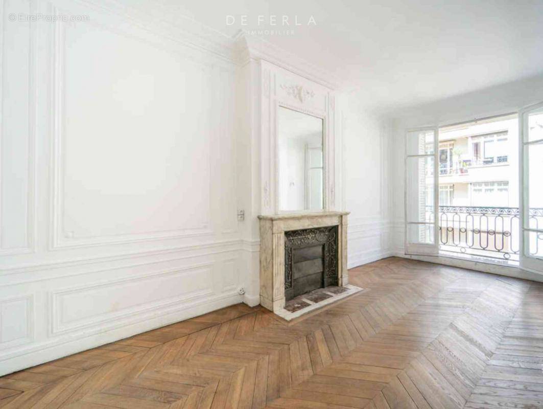 Appartement à PARIS-17E