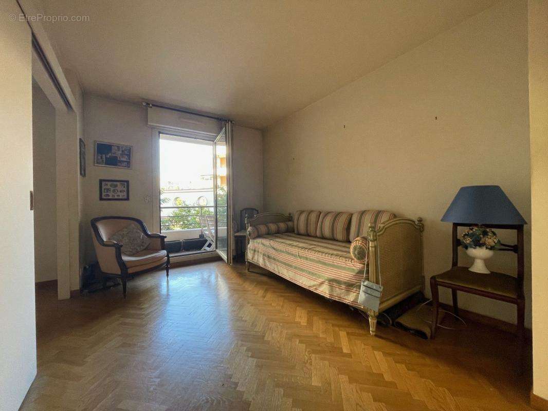 Appartement à ISSY-LES-MOULINEAUX