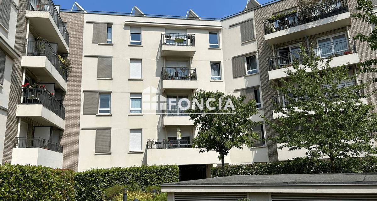 Appartement à FONTENAY-LE-FLEURY