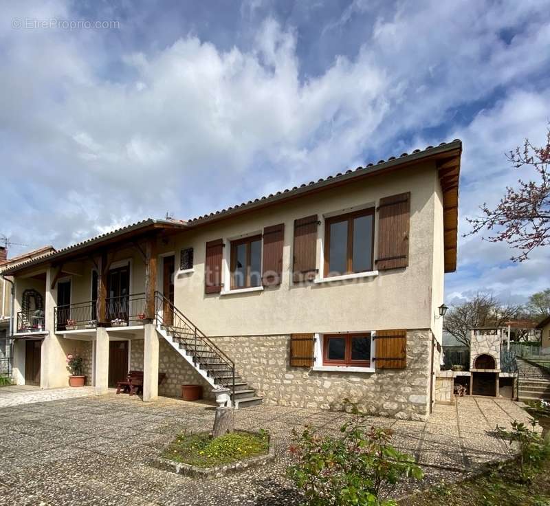 Maison à RUELLE-SUR-TOUVRE