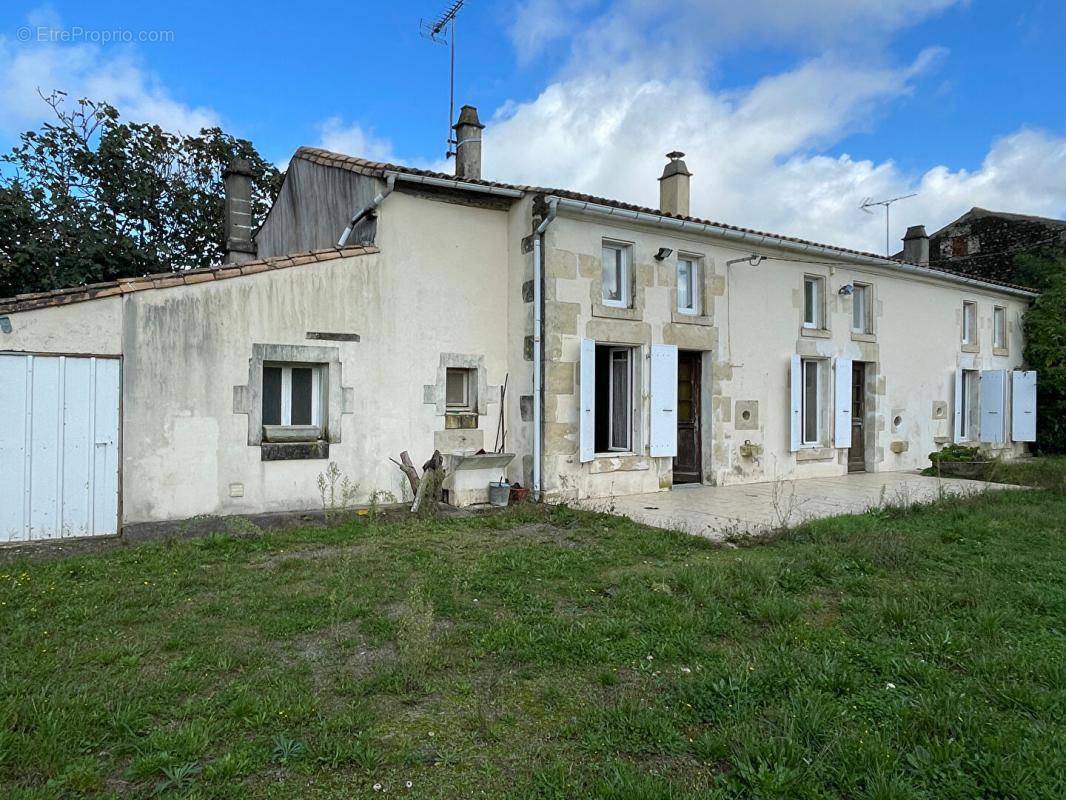 Maison à COULONGES-SUR-L&#039;AUTIZE