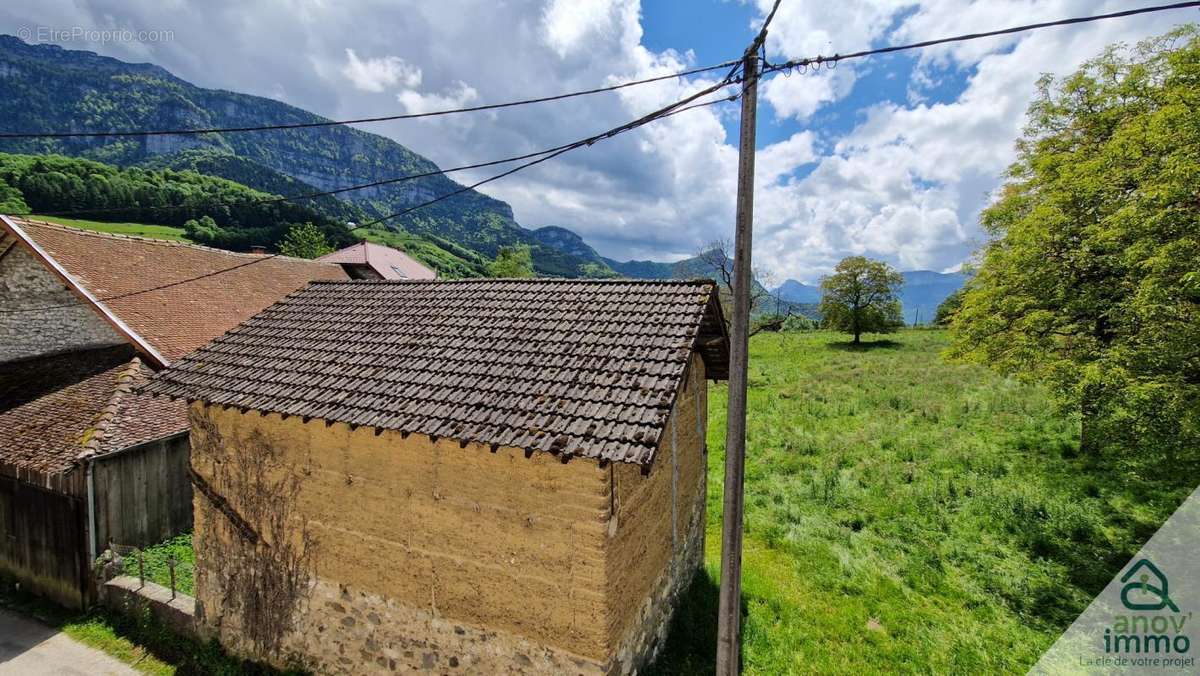 Appartement à POMMIERS-LA-PLACETTE