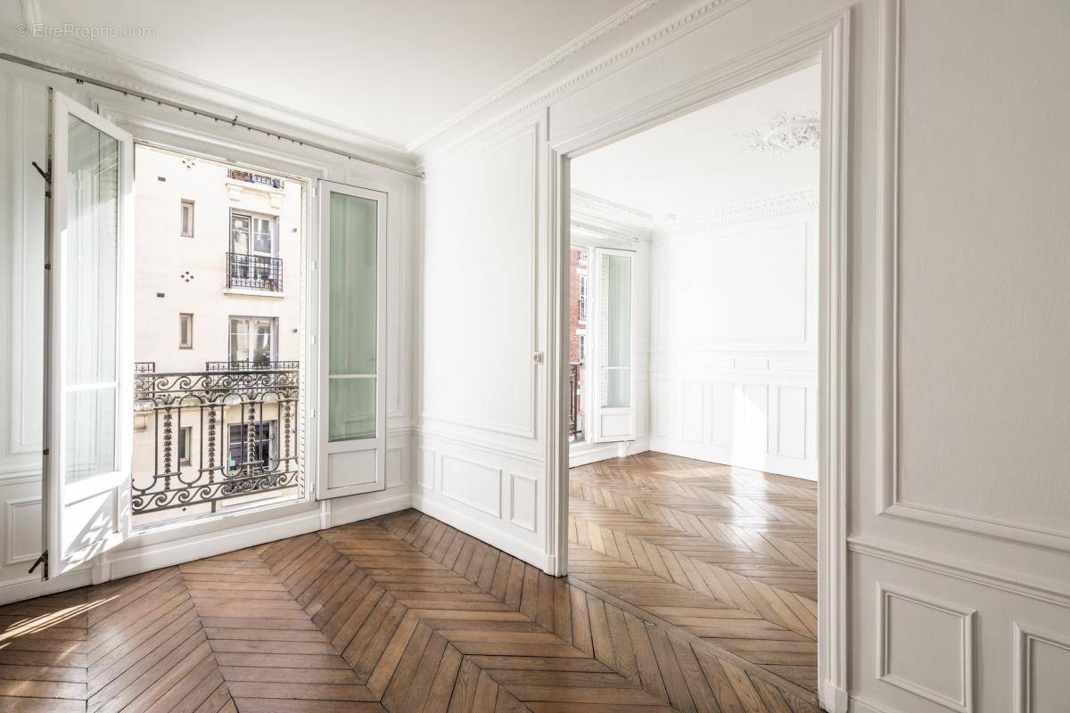 Appartement à PARIS-1E