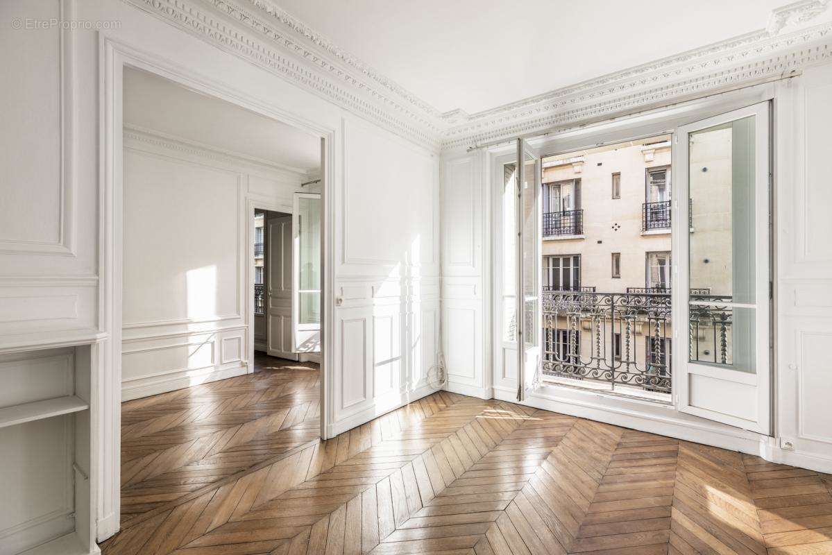 Appartement à PARIS-1E