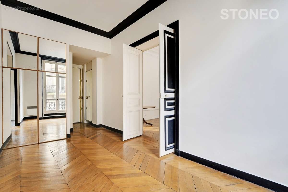 Appartement à PARIS-1E