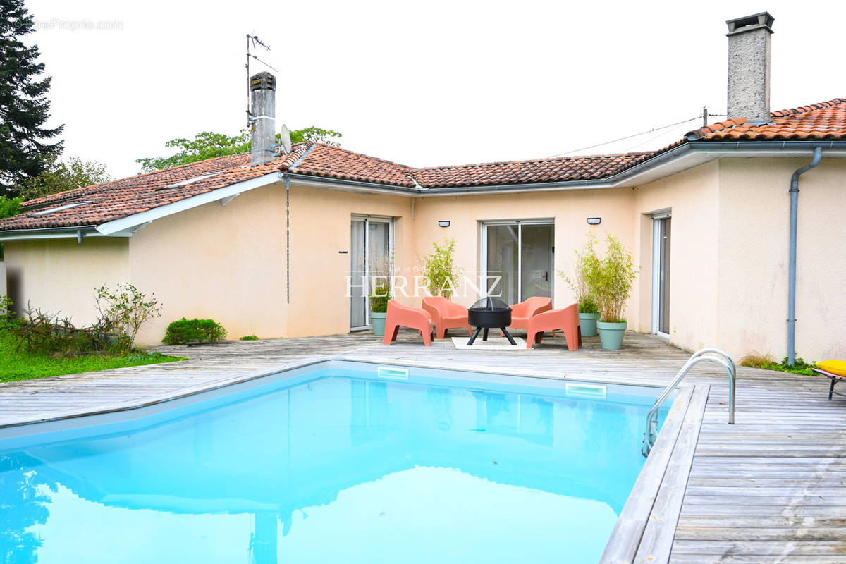 Maison à LEOGNAN