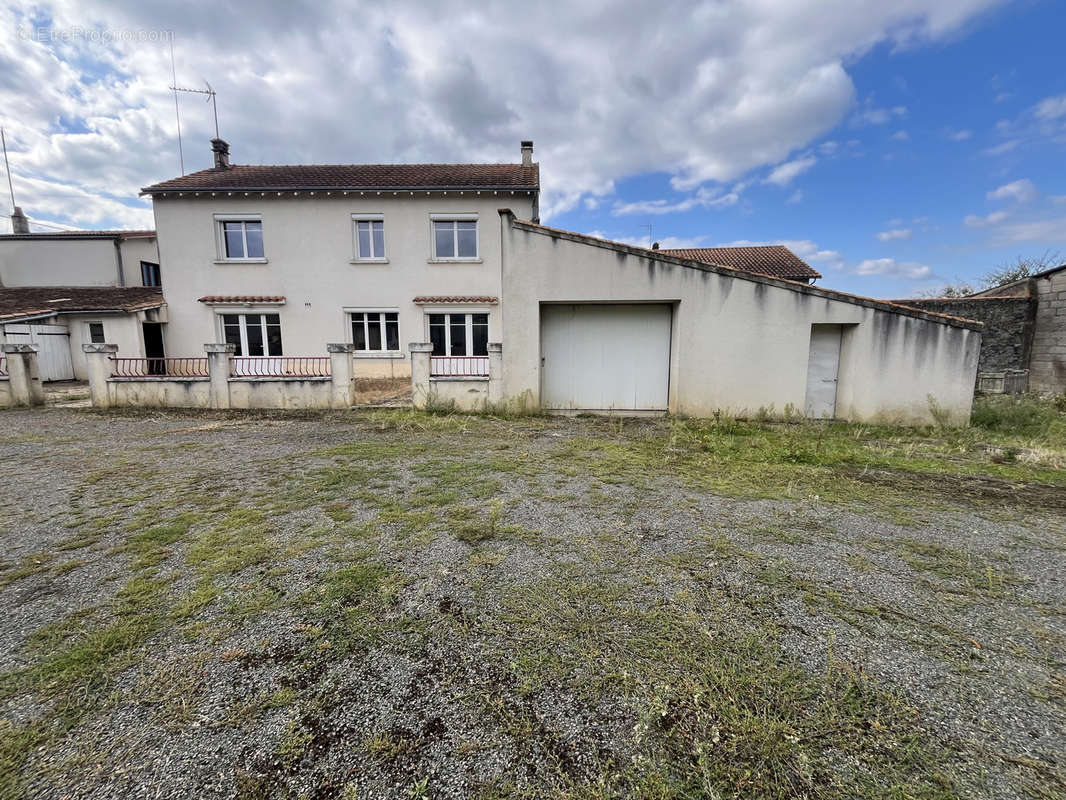 Maison à SAINT-VARENT