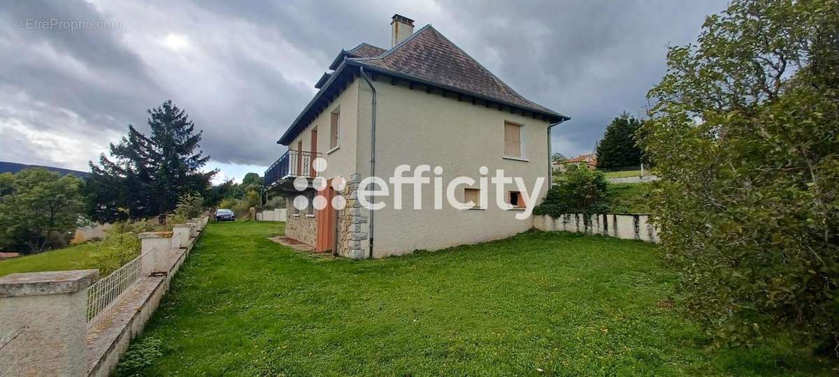 Maison à VEDRINES-SAINT-LOUP