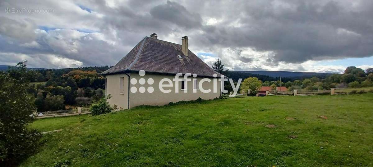 Maison à VEDRINES-SAINT-LOUP