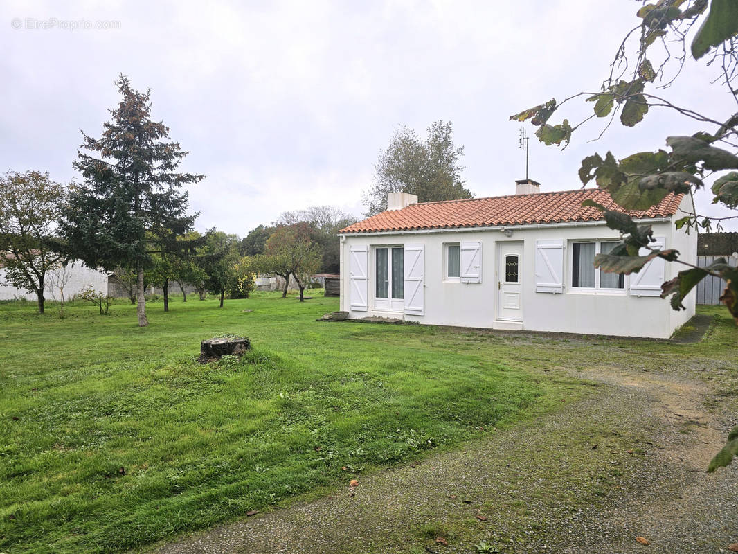 Maison à SAINT-GEORGES-DE-POINTINDOUX