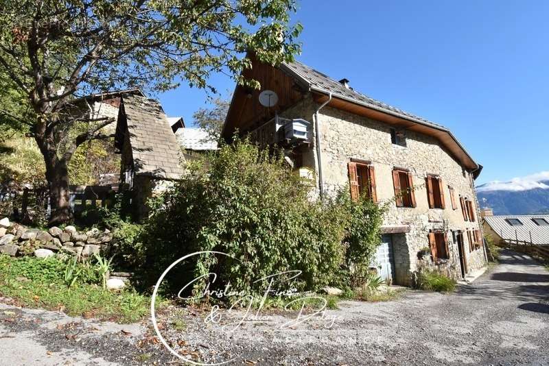 Maison à EMBRUN