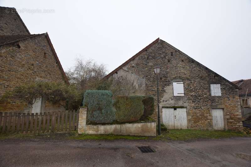 Maison à SAINT-MAURICE-LES-COUCHES