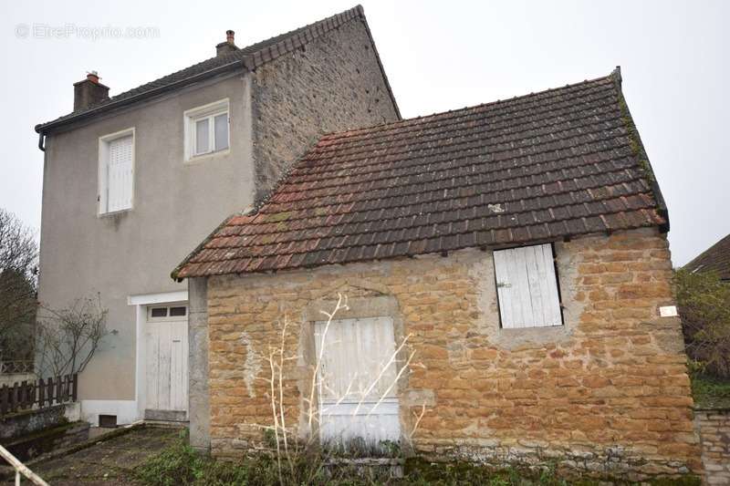 Maison à SAINT-MAURICE-LES-COUCHES