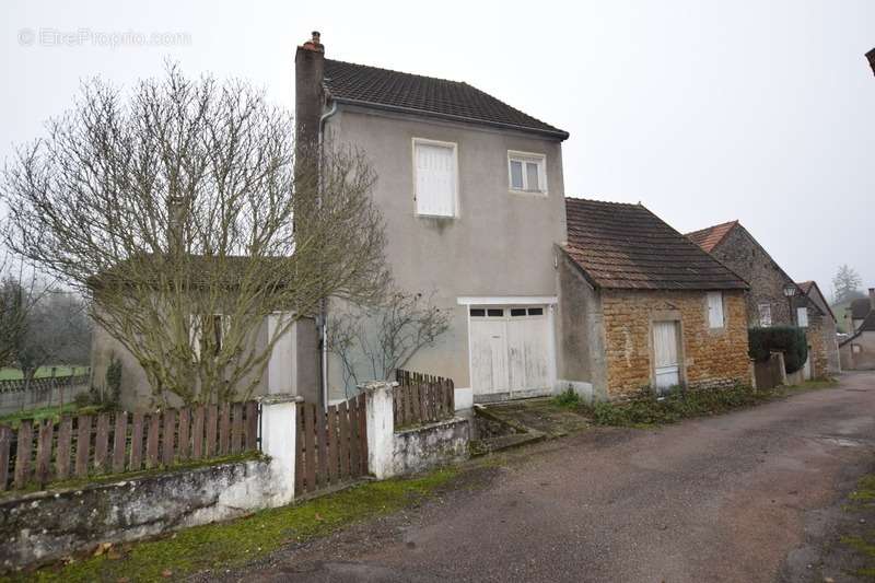 Maison à SAINT-MAURICE-LES-COUCHES