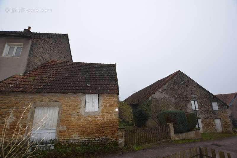 Maison à SAINT-MAURICE-LES-COUCHES