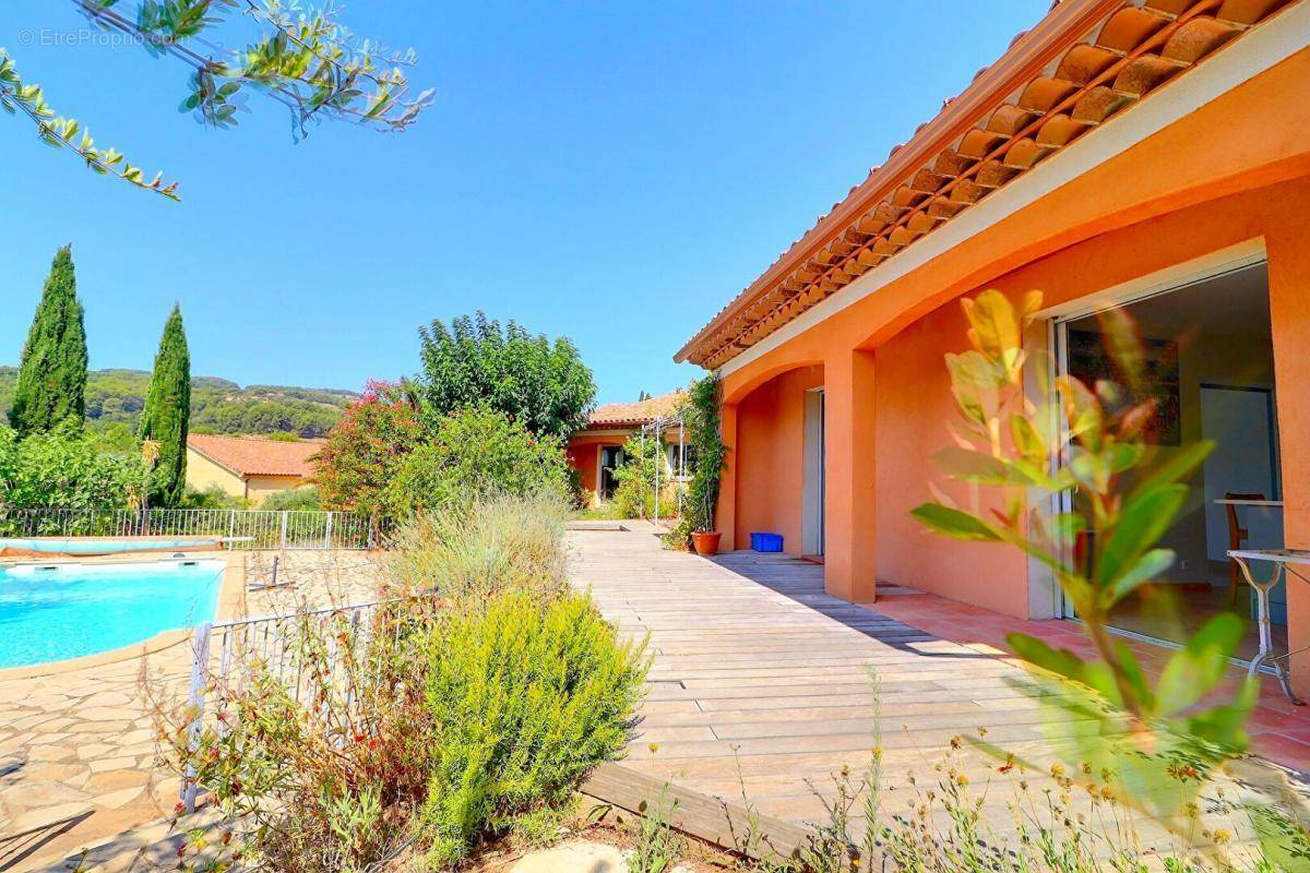 Maison à LE CASTELLET