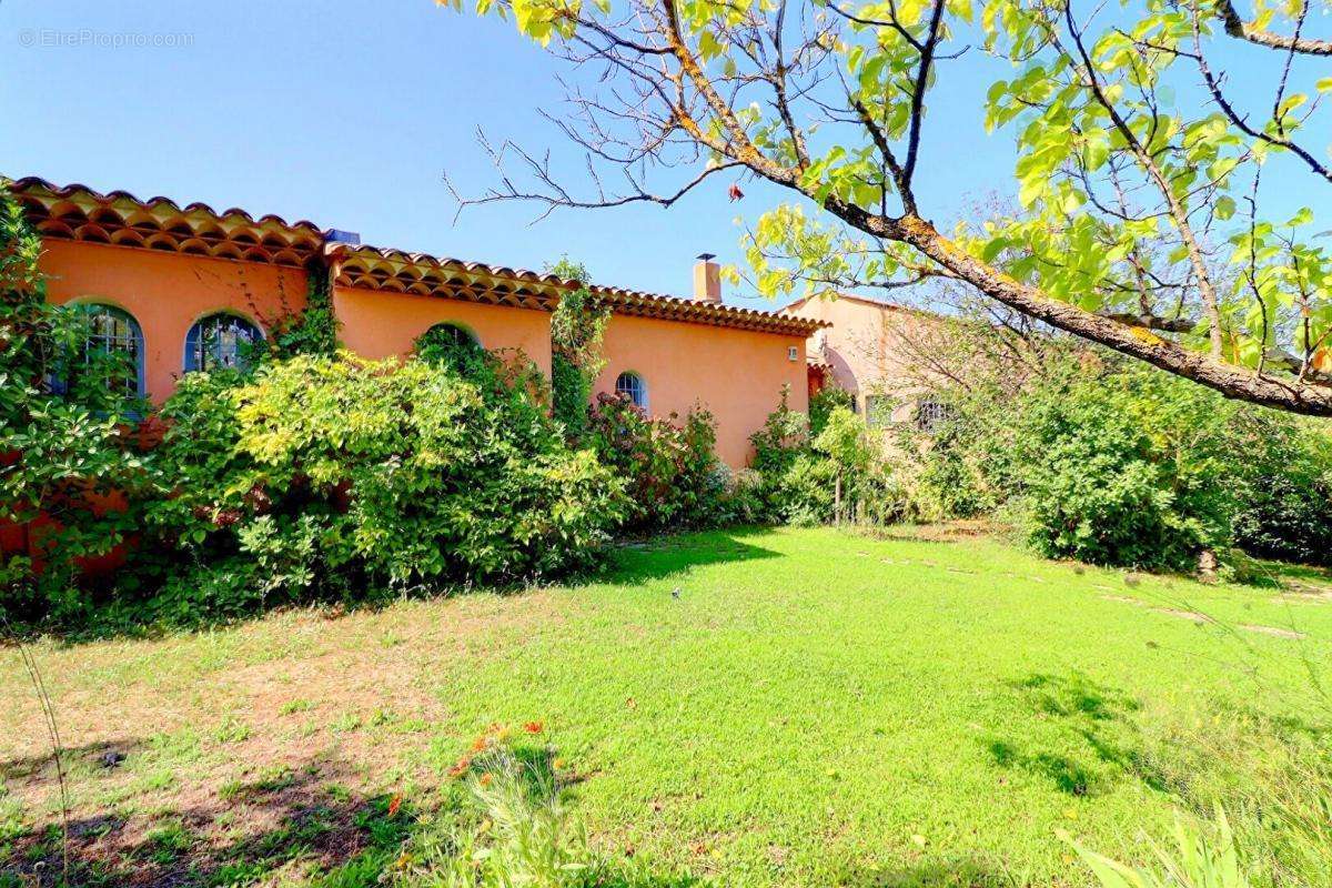 Maison à LE CASTELLET