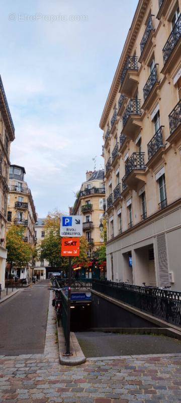 Parking à PARIS-4E