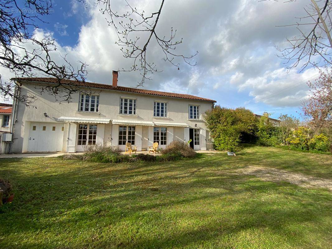 Maison à NANTEUIL-EN-VALLEE