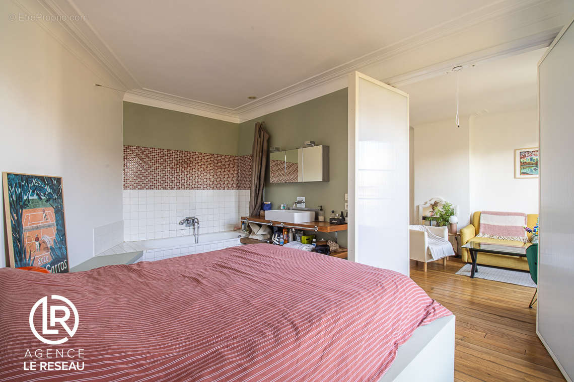 Appartement à PARIS-11E