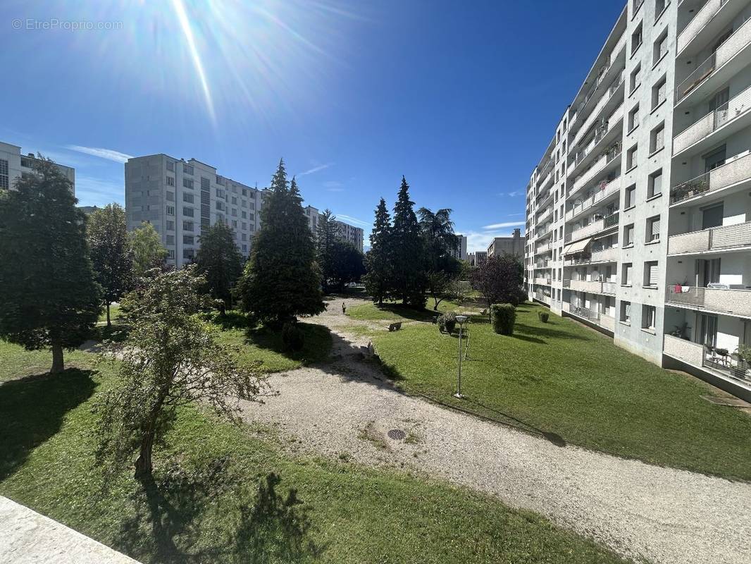 Appartement à LE PONT-DE-CLAIX