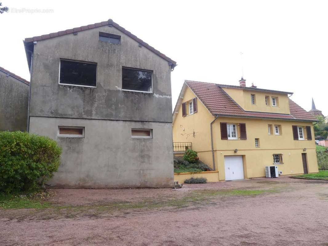 Maison à MONTCENIS