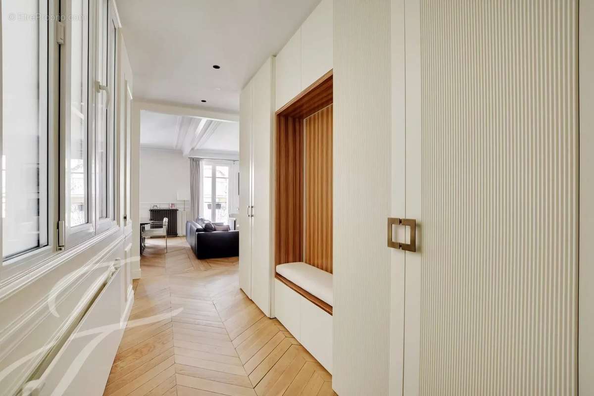 Appartement à PARIS-16E