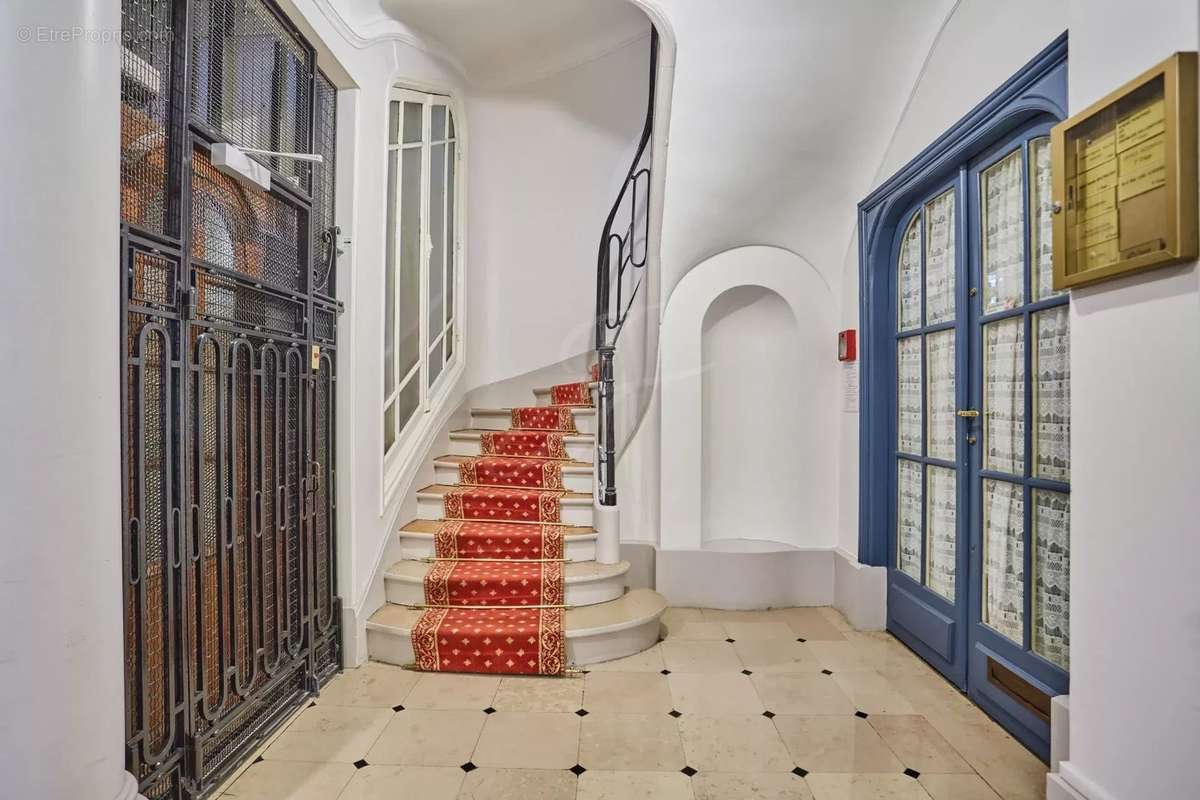 Appartement à PARIS-8E