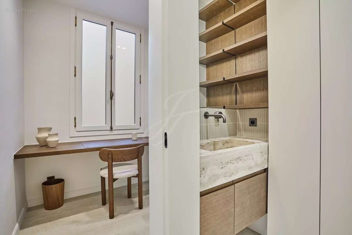 Appartement à PARIS-8E