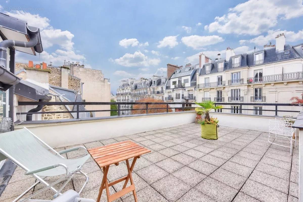 Appartement à PARIS-16E