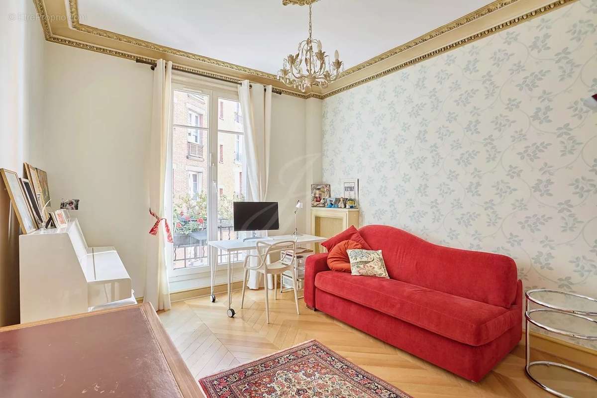 Appartement à PARIS-16E