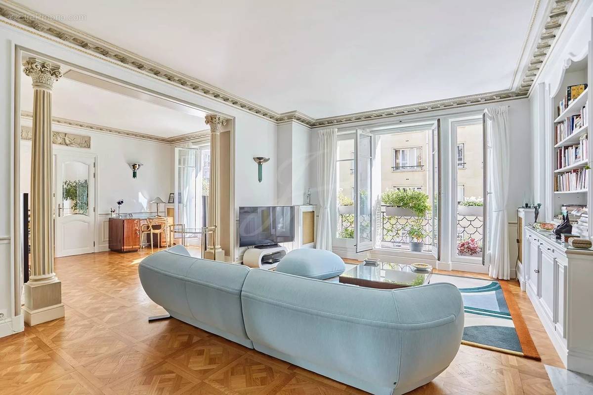 Appartement à PARIS-16E