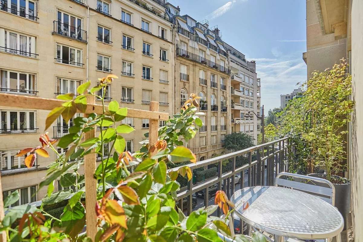 Appartement à PARIS-16E