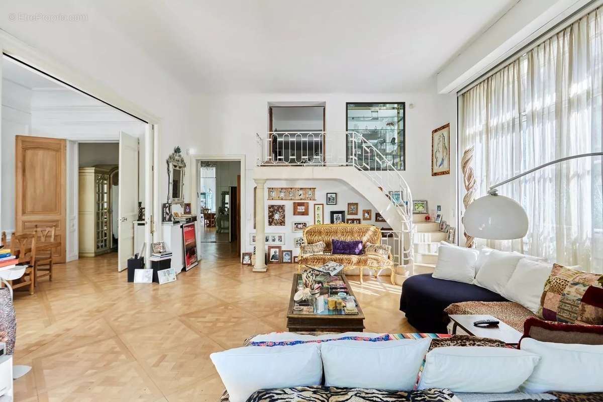 Appartement à NEUILLY-SUR-SEINE