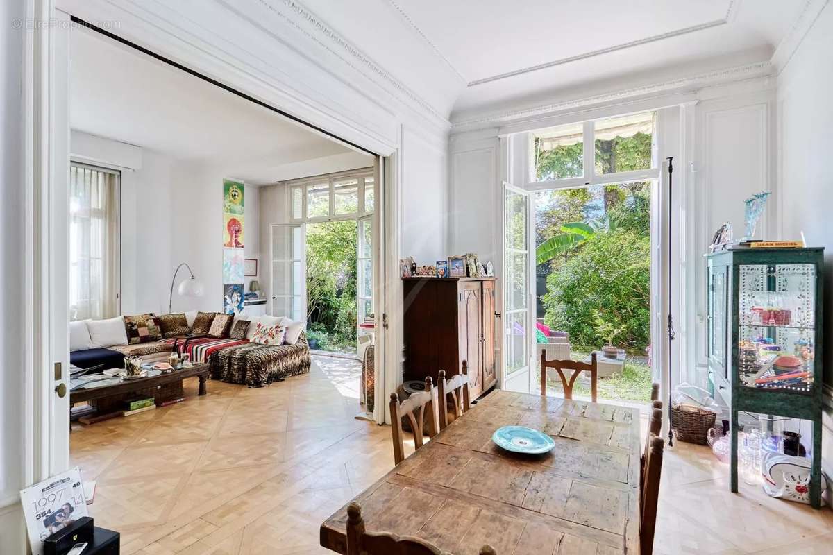 Appartement à NEUILLY-SUR-SEINE