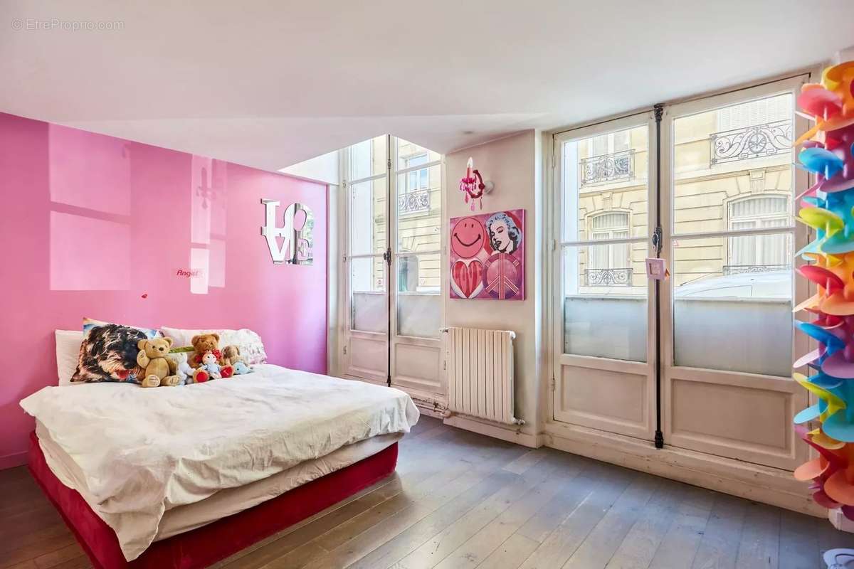 Appartement à NEUILLY-SUR-SEINE