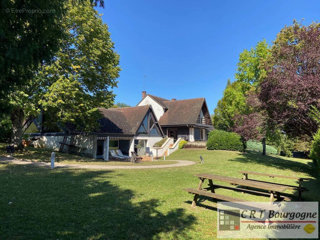 Maison à SAINT-AUBIN-CHATEAU-NEUF