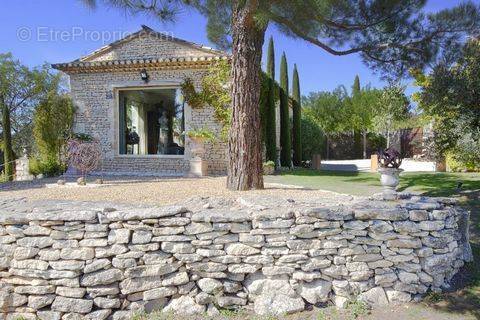 Maison à GORDES