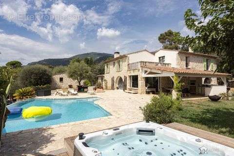 Maison à TOURRETTES-SUR-LOUP