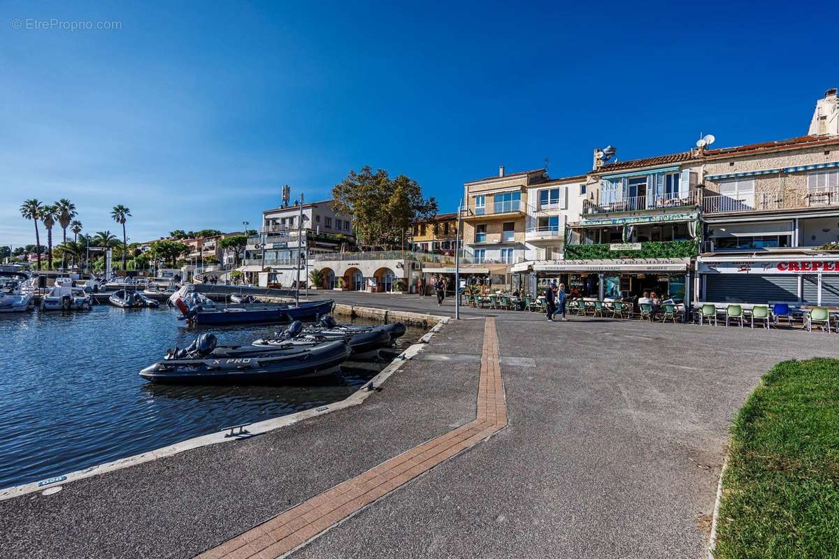 Appartement à SAINT-CYR-SUR-MER