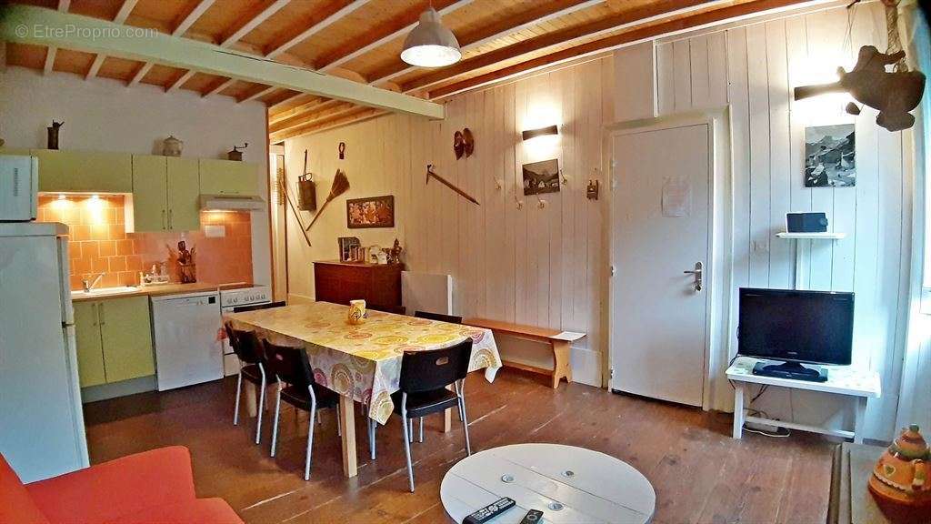 Appartement à EAUX-BONNES