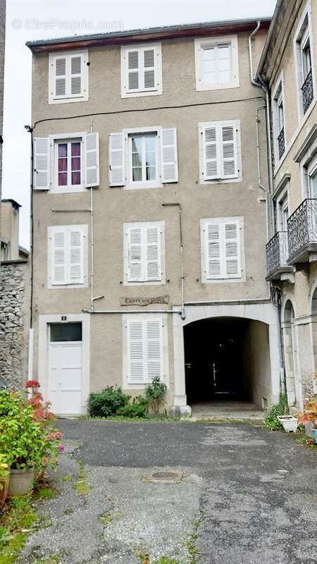 Appartement à EAUX-BONNES