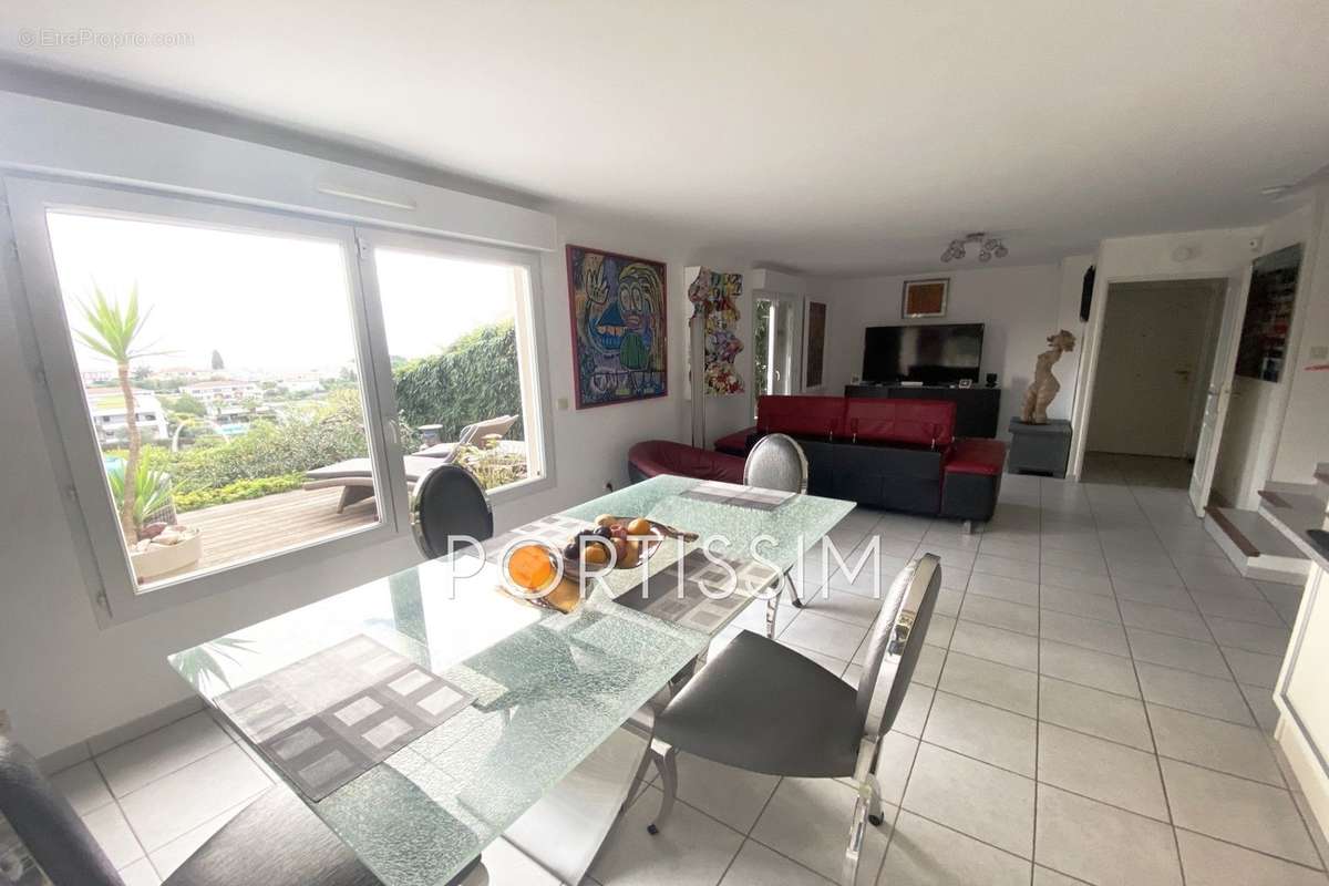 Appartement à SAINT-LAURENT-DU-VAR