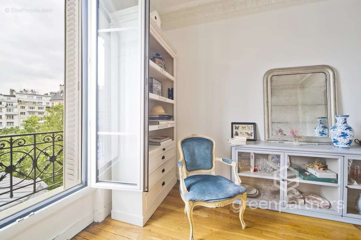 Appartement à PARIS-16E