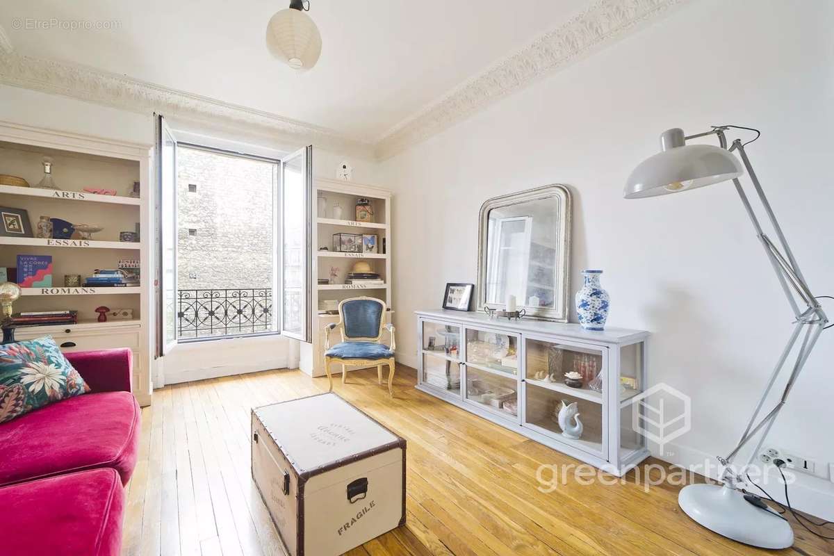 Appartement à PARIS-16E