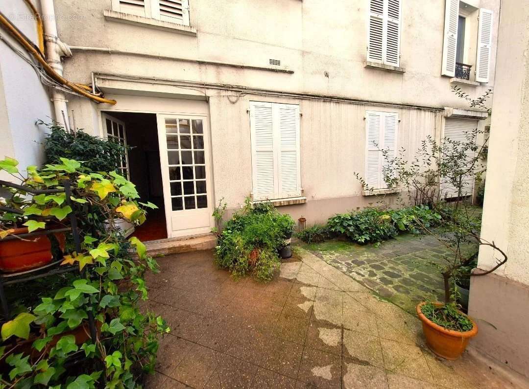 Appartement à PARIS-14E