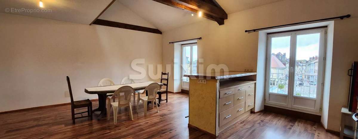 Appartement à POLIGNY