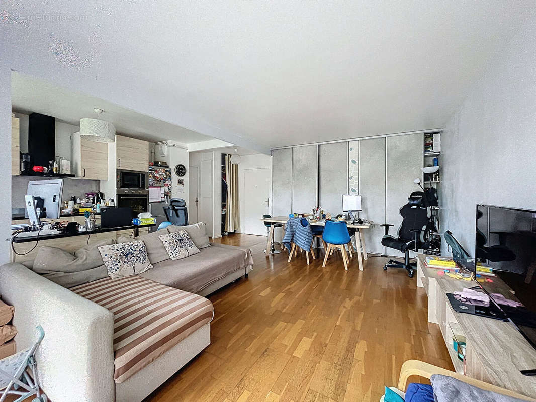 Appartement à COURBEVOIE