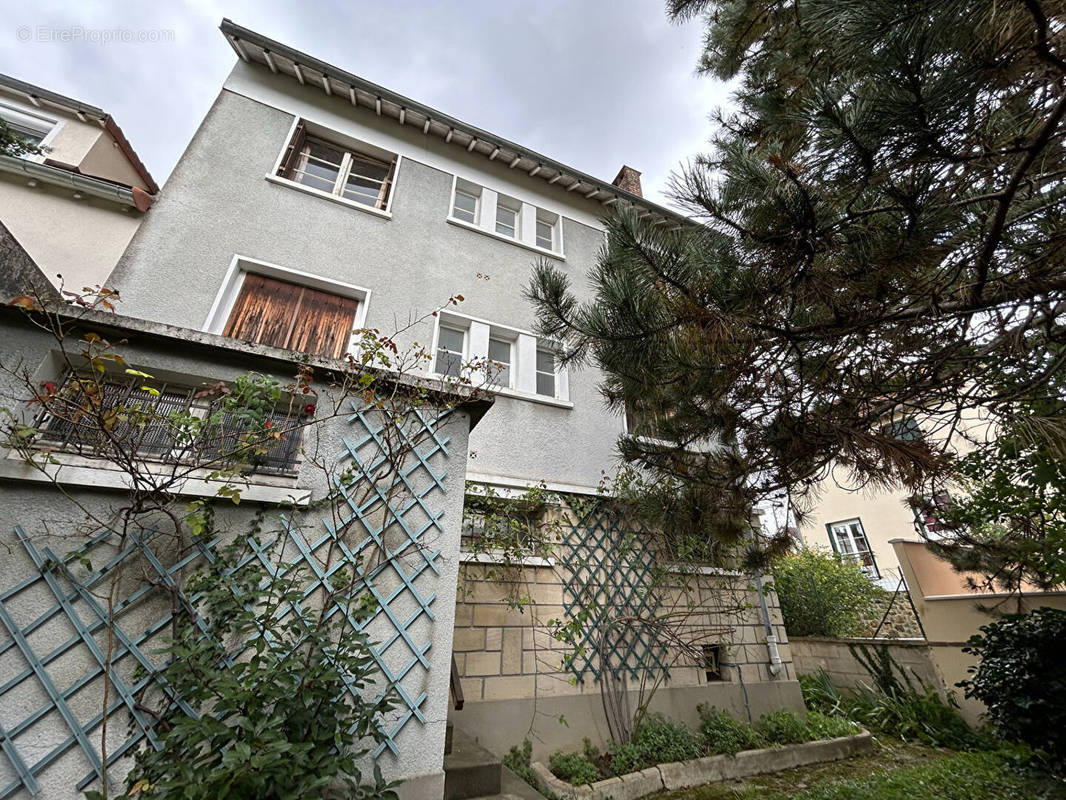 Maison à VERRIERES-LE-BUISSON