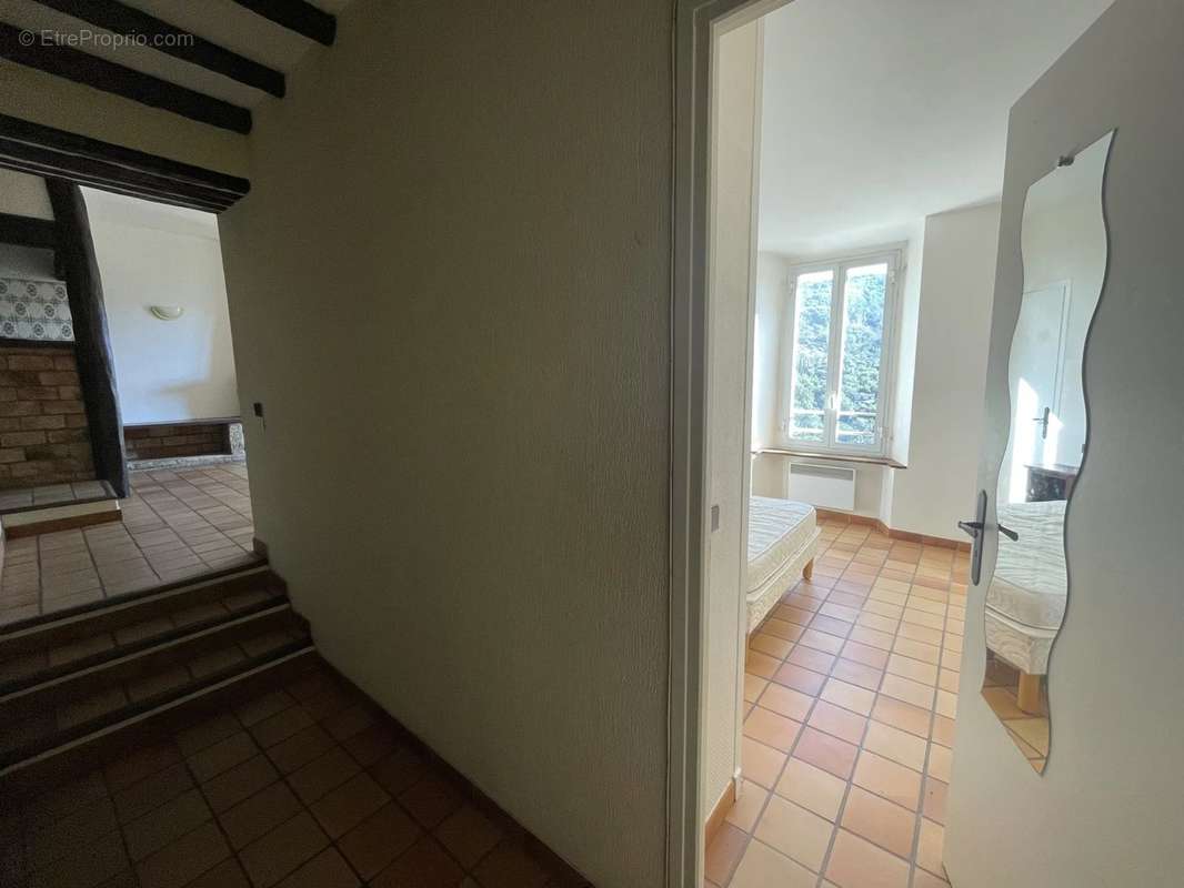 Appartement à CONTES